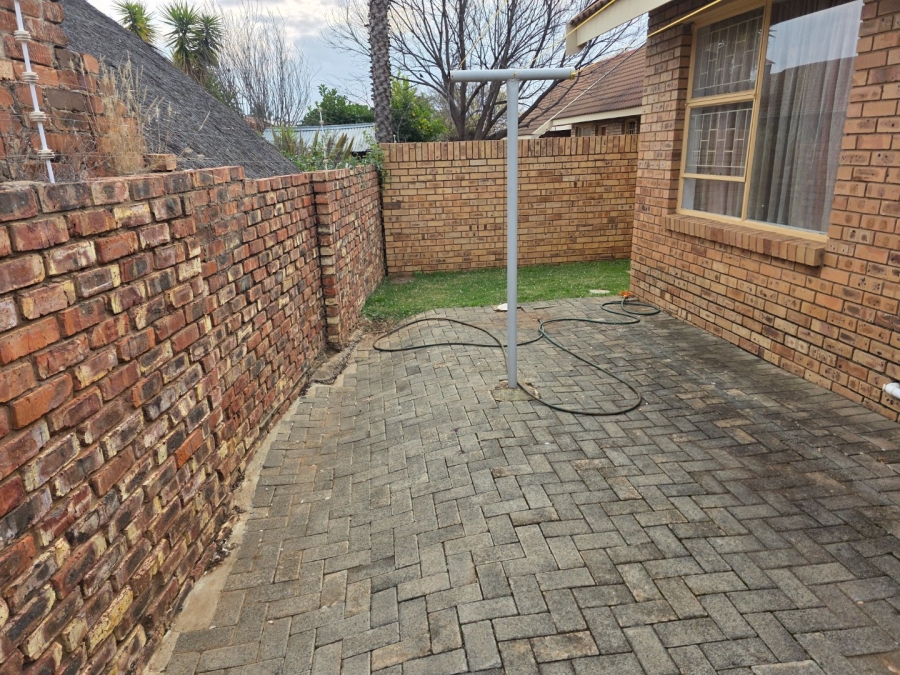 2 Bedroom Property for Sale in Langenhovenpark Free State
